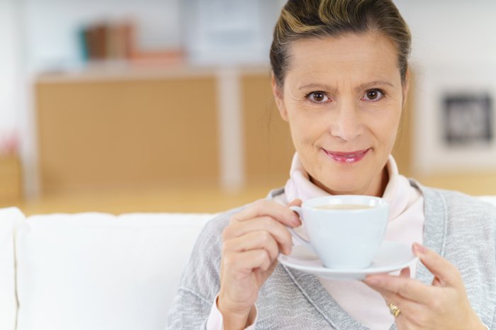 sitting poses woman drinking tea